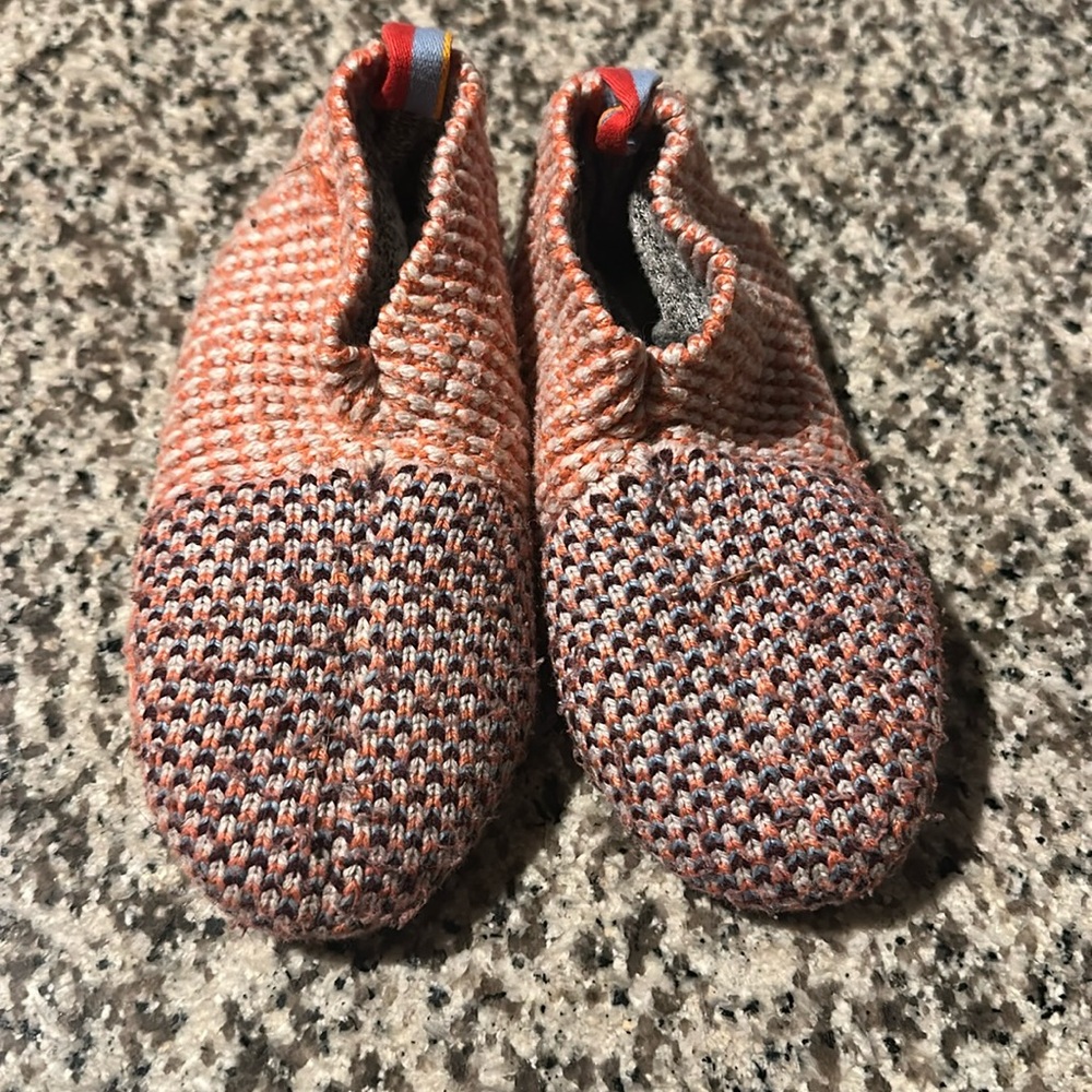 Bombas Gripper Slippers Kids Size 8-10